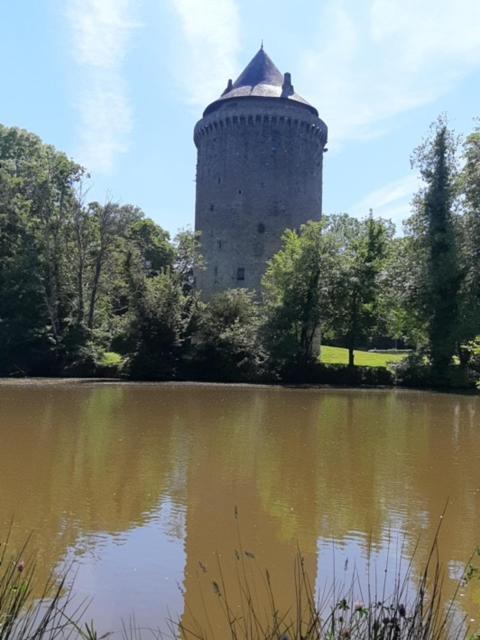 Appartamento L'étape de la Tour Grand-Fougeray Esterno foto